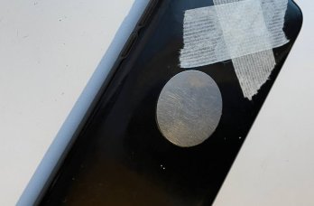 Телефон с пластырем. Почему пермские подростки все чаще заклеивают камеры на мобильных устройствах