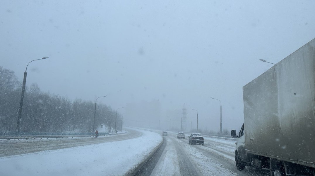 На трех участках трасс Прикамья водятся ограничения движения из-за обильных снегопадов